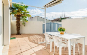 Nice Home In La Faute Sur Mer With Kitchenette
